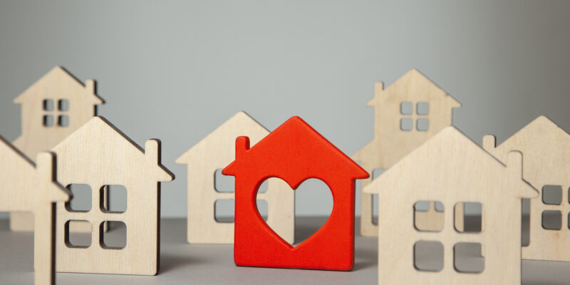 Search and selection of homes for purchase or rent. Many house models and one red with heart
